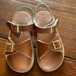 EUC Brown Footmates Size 9 with Velcro stap